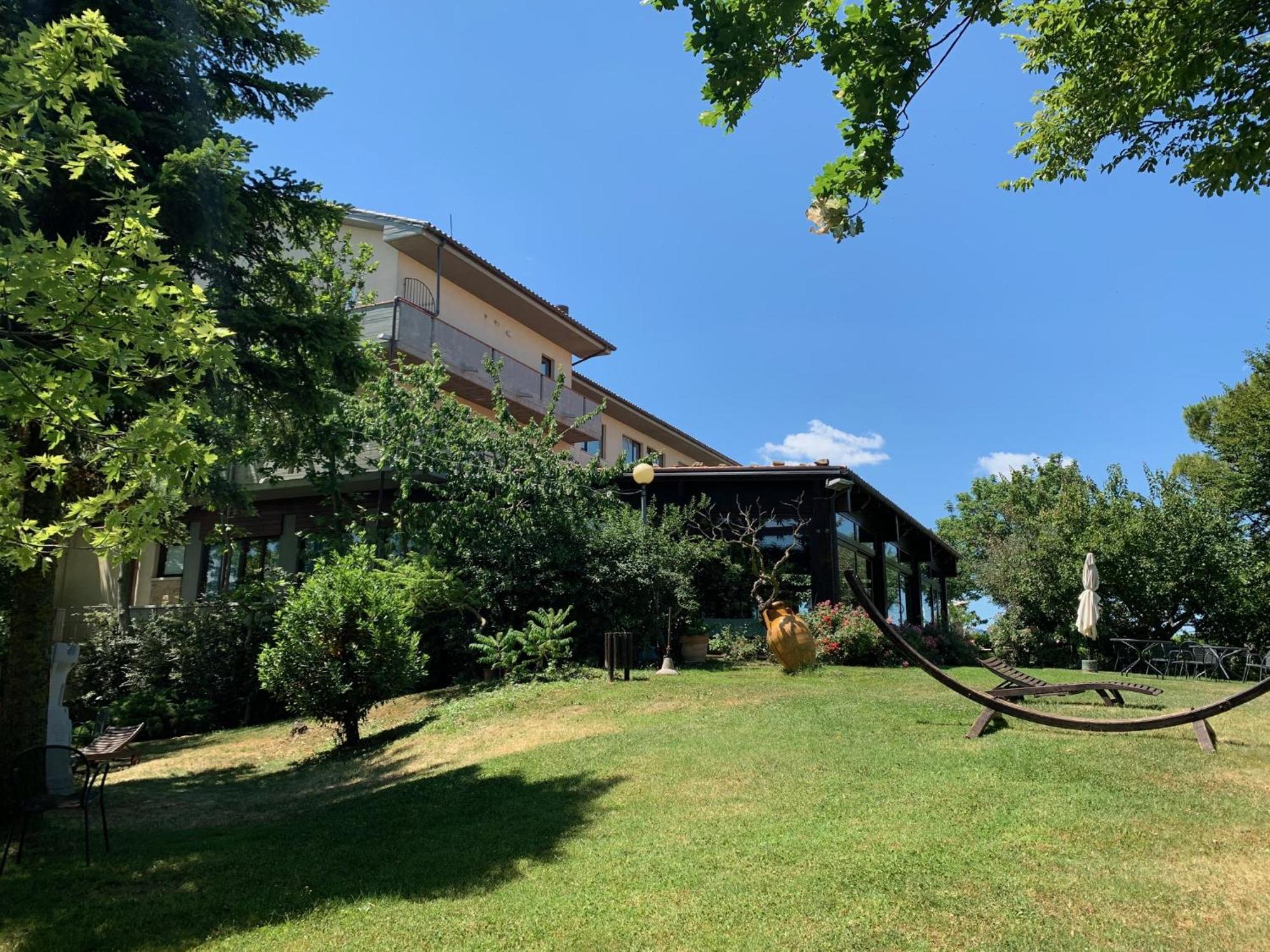Hotel Tetto Delle Marche - Ristorante Dei Conti Cingoli Luaran gambar