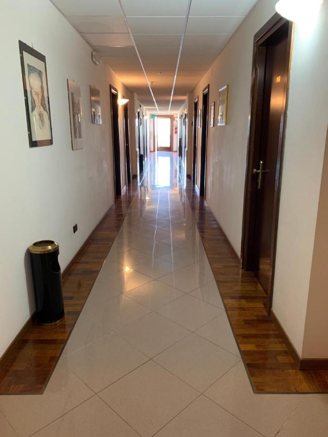 Hotel Tetto Delle Marche - Ristorante Dei Conti Cingoli Luaran gambar