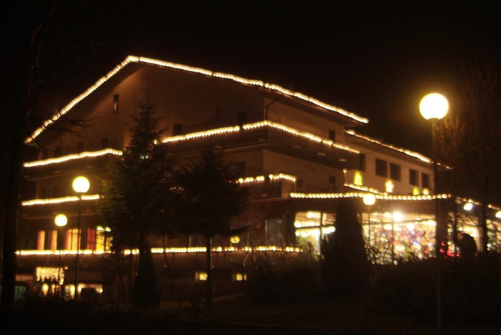 Hotel Tetto Delle Marche - Ristorante Dei Conti Cingoli Luaran gambar