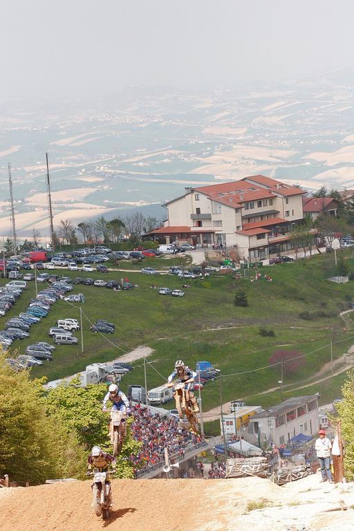 Hotel Tetto Delle Marche - Ristorante Dei Conti Cingoli Luaran gambar