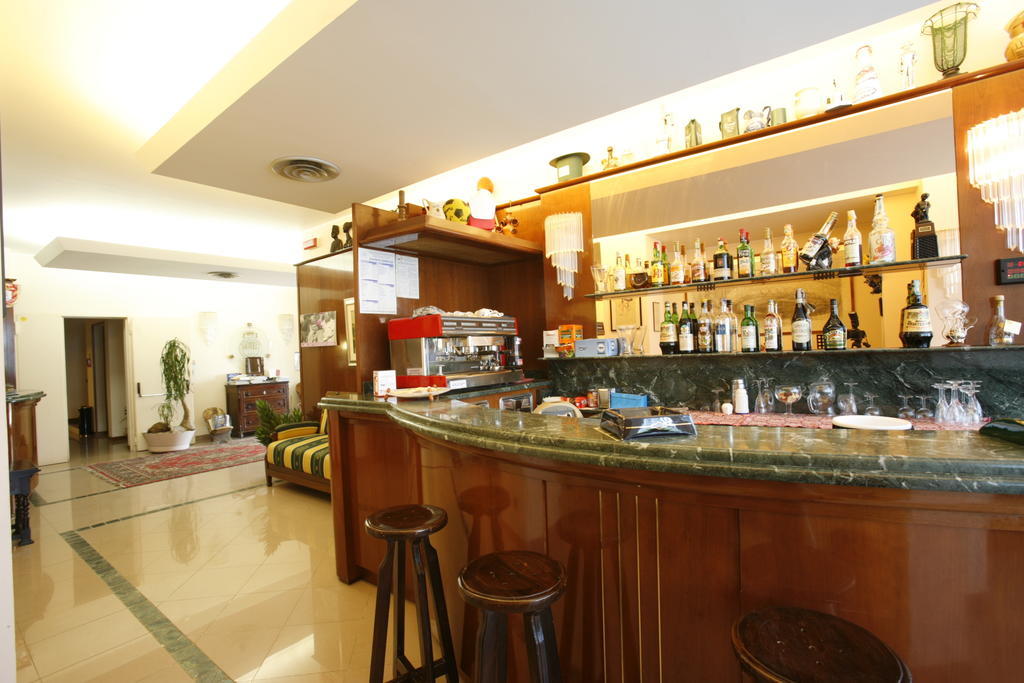 Hotel Tetto Delle Marche - Ristorante Dei Conti Cingoli Luaran gambar